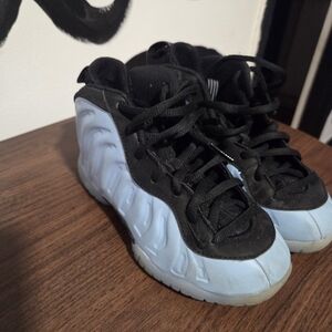 Nike Kids Black and Light Blue Sneakers